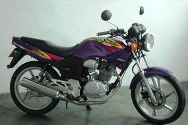 Moto modelo Honda CBX 200 Strada