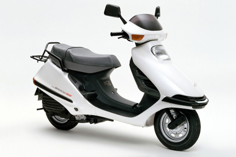 Moto modelo Honda CH 125 R