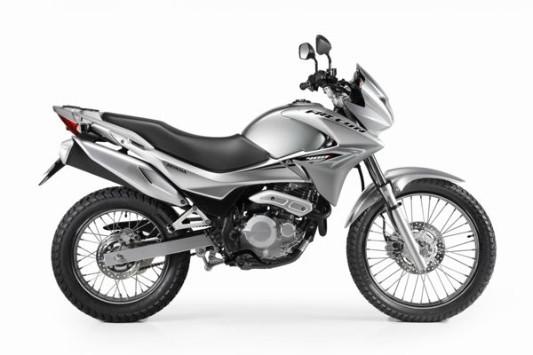 Moto modelo Honda NX 400i Falcon