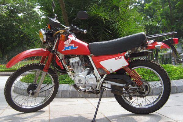 Moto modelo Honda XLR 125