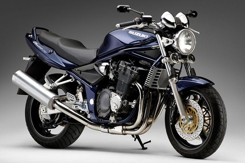 Moto modelo Suzuki Bandit 1200