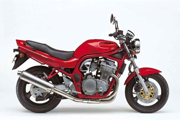 Moto modelo Suzuki Bandit 600