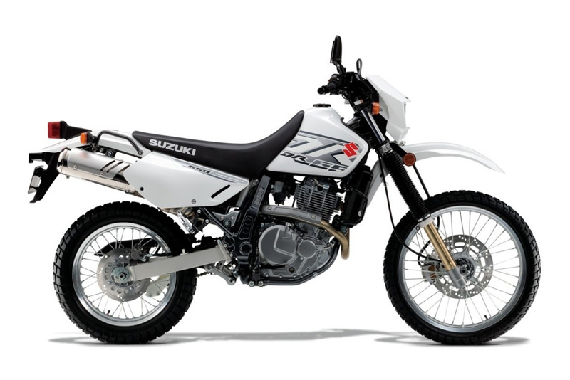 Moto modelo Suzuki DR 650