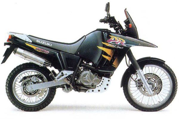 Moto modelo Suzuki DR 800