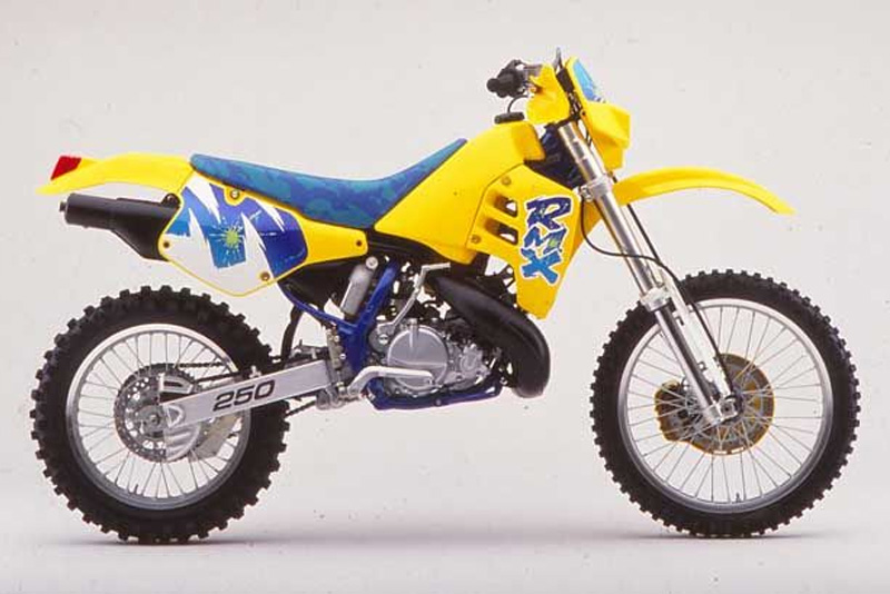 Moto modelo Suzuki RMX 250