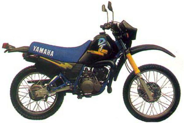 Moto modelo Yamaha DT 180 Z