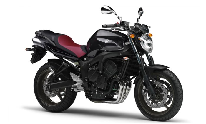 Moto modelo Yamaha FZ6 N