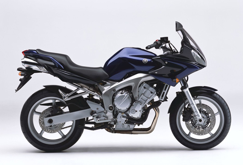 Moto modelo Yamaha FZ6 S