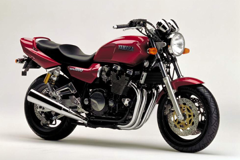 Moto modelo Yamaha XJR 1200