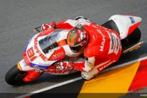capa noticia Moto2™: Jordi Torres festeja a primeira vitória em Sachsenring
