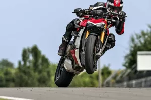 capa noticia Ducati Streetfighter V4 S: R$ 147 mil e tem fila de espera