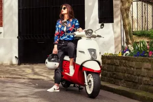 capa noticia Queremos no Brasil: scooter Peugeot com visual clássico