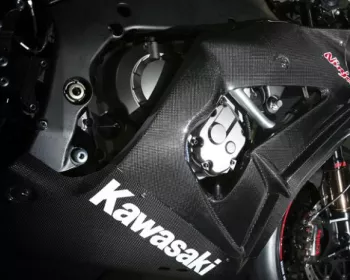 Kawasaki ZX10R 2011 – Japão contra-ataca na guerra tecnológica