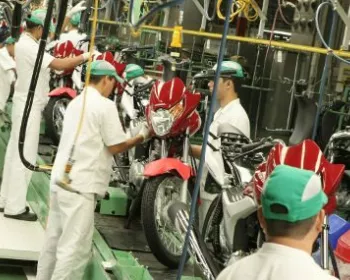 Férias de julho provocam recuo na produção de motos