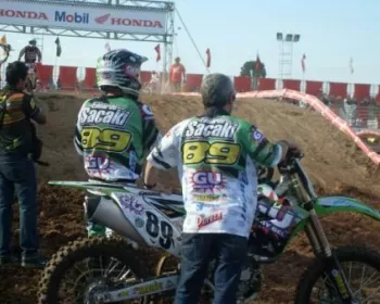Saçaki decide encerrar sua carreira no motocross