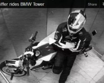 Chris Pfiffer no alto da torre BMW em Munique