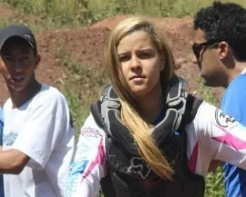 Luana Abreu, a bela entre as feras do motocross