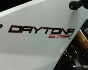 Nova Triumph Daytona 675R já está nas concessionárias