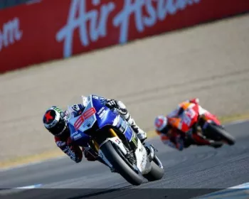 MotoGP™: Lorenzo vence e luta pelo título segue para Valência