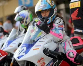 Corrida de moto também é para meninas