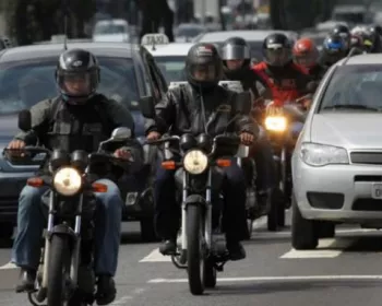 Ceará: Motociclistas de Fortaleza congestionam trânsito seguindo a lei