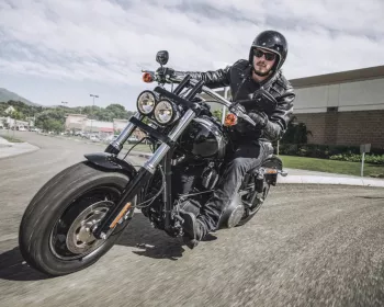 Harley-Davidson busca jovens com conceito  Dark Custom™