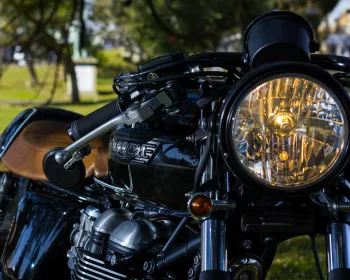 Triumph promove competição entre customizadores de motos no Salão Duas Rodas