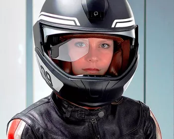 BMW apresenta farol de laser e capacete com display interno