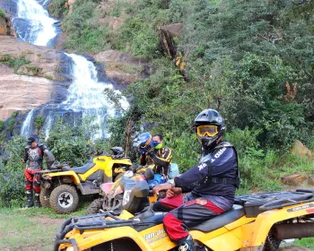 Quadriciclos exploram a Serra da Gandarela, em MG