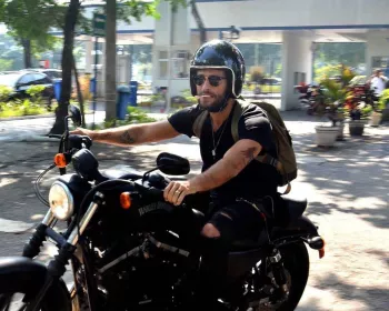 Novela ‘obrigou’ 4 atores a pilotar moto em cenas