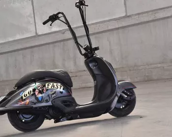 Scooter low-rider: pequeno, rebaixado, customizado e irado!