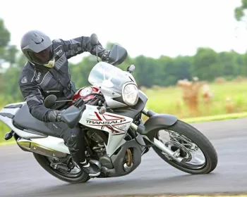 Teste Honda Transalp 700: veja a publicação e vídeo de 2011