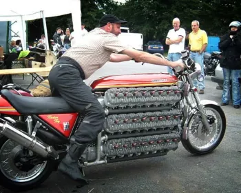 Já pensou uma moto Kawasaki de 48 cilindros? Veja este ‘mamute’