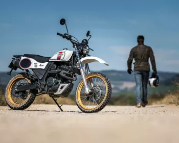 Nova moto trail 650cc tem estilo clássico e preço baixo