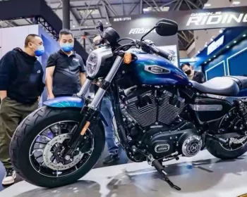 Como é a nova moto custom Shineray de 1200cc inspirada na HD