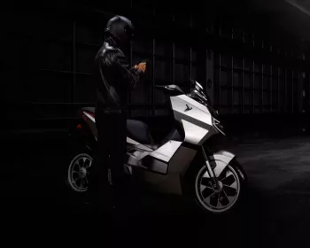 Veja a primeira moto elétrica da BYD, famosa marca de carros