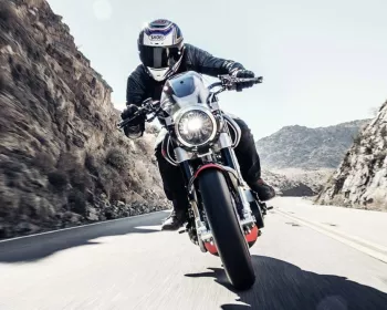 Lançamento: Keanu Reeves tem nova moto que vale meio milhão