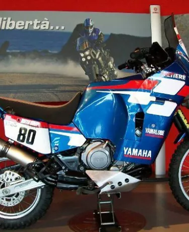 Obra de arte com uma Yamaha XTZ 750 SuperTénéré