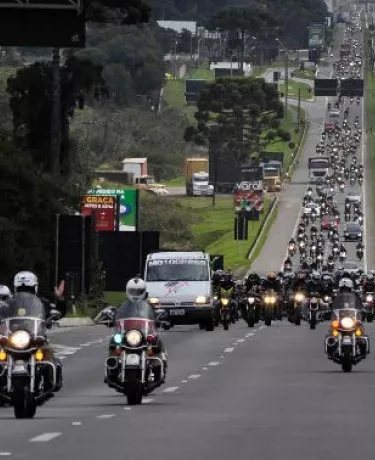 Feriado do Trabalho em Curitiba reúne milhares de motociclistas