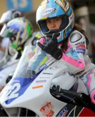 Corrida de moto também é para meninas