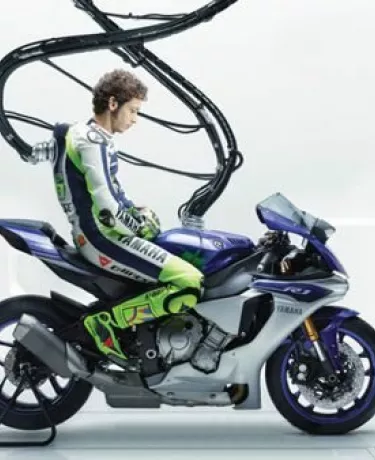 Yamaha apresenta a nova R1 para 2015