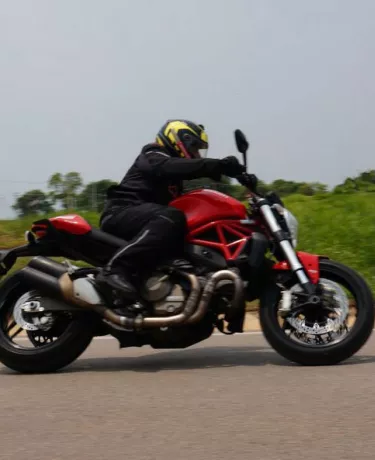 Teste Ducati Monster 821