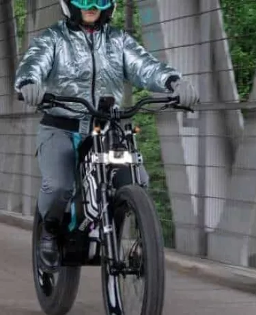 Bicicleta elétrica da BMW atinge 60 km/h