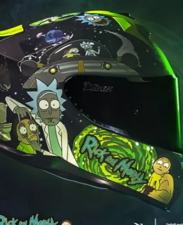 Inusitado: série Rick and Morty vira capacete de moto Norisk