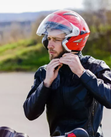 Perigoso? Espanha vai proibir certo tipo de capacete de moto