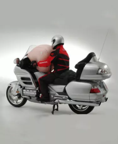 Além da Gold Wing: Honda trabalha em novo airbag para motos